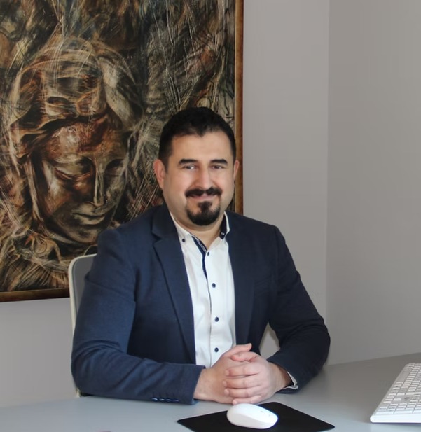 Uzm. Dr. Burak Arı